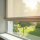 Fenêtre moderne avec moustiquaire rétractable lumineuse